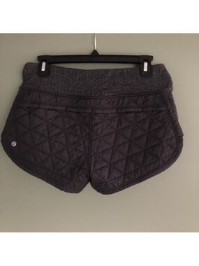 lululemon athletica Quilted Athletic Shorts - Charcoal Gray & black EUC Size 6